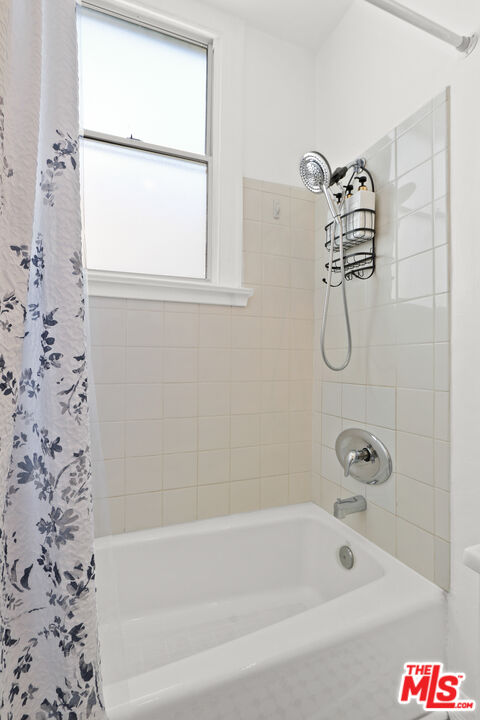 444 N Orange Grove AVE Unit: 444 1/2