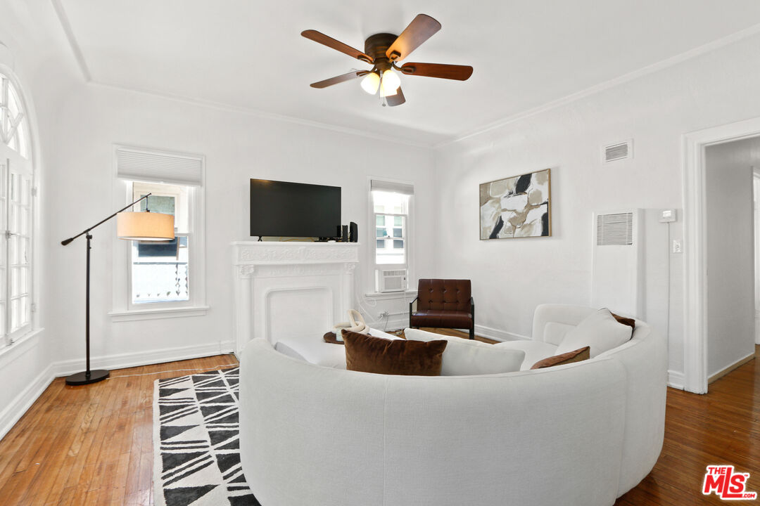 444 N Orange Grove AVE Unit: 444 1/2