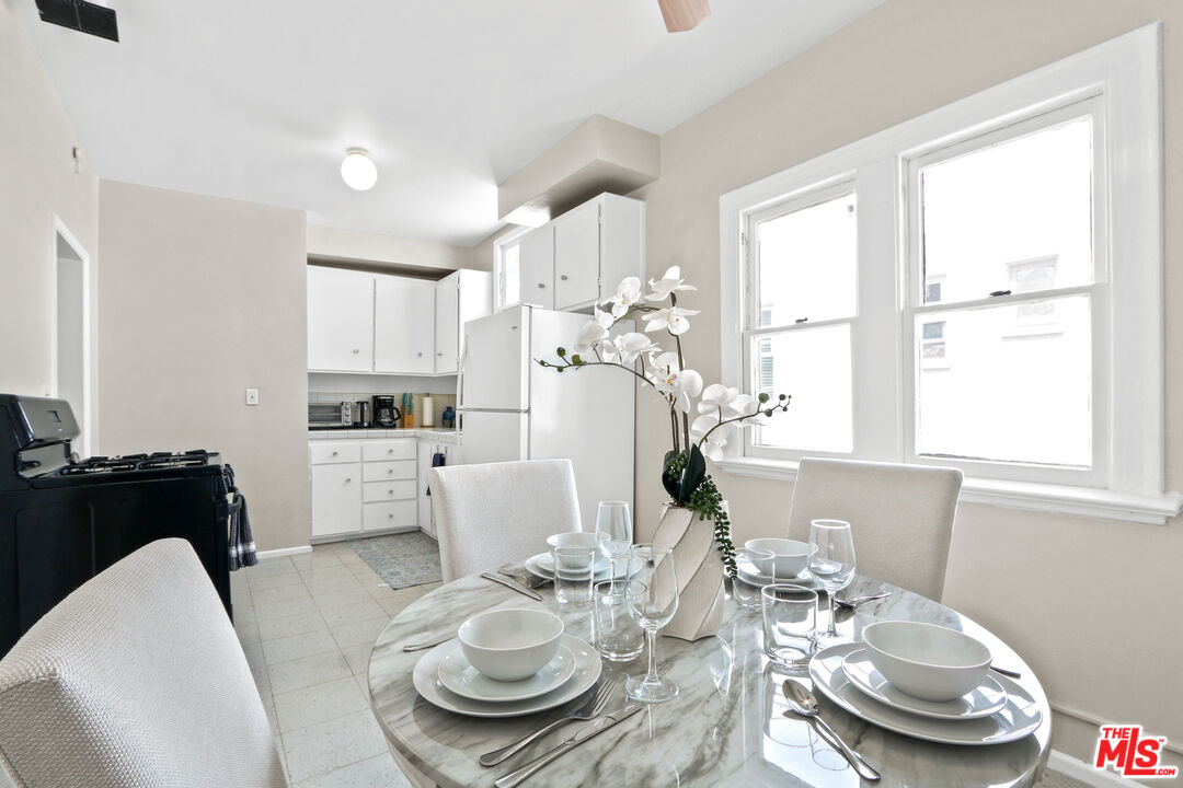 444 N Orange Grove AVE Unit: 444 1/2