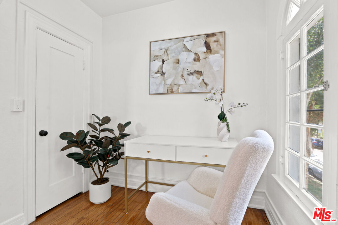 444 N Orange Grove AVE Unit: 444 1/2