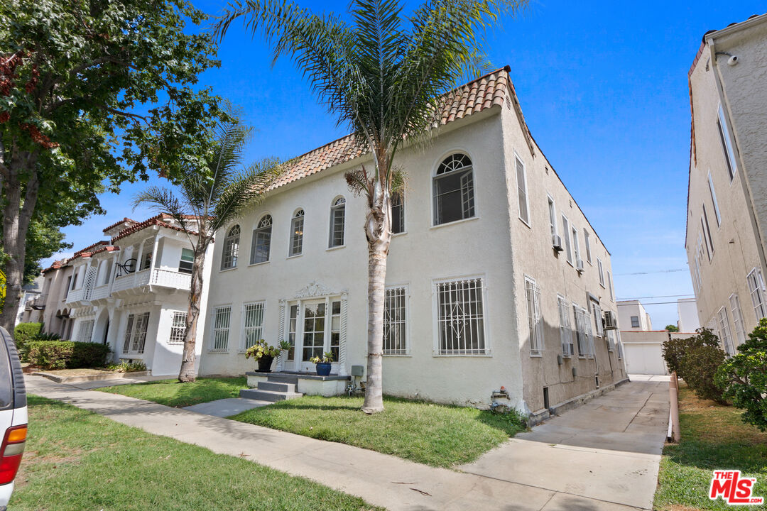 444 N Orange Grove AVE Unit: 444 1/2