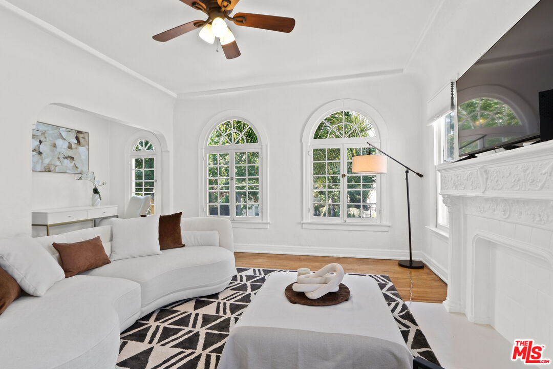 444 N Orange Grove AVE Unit: 444 1/2