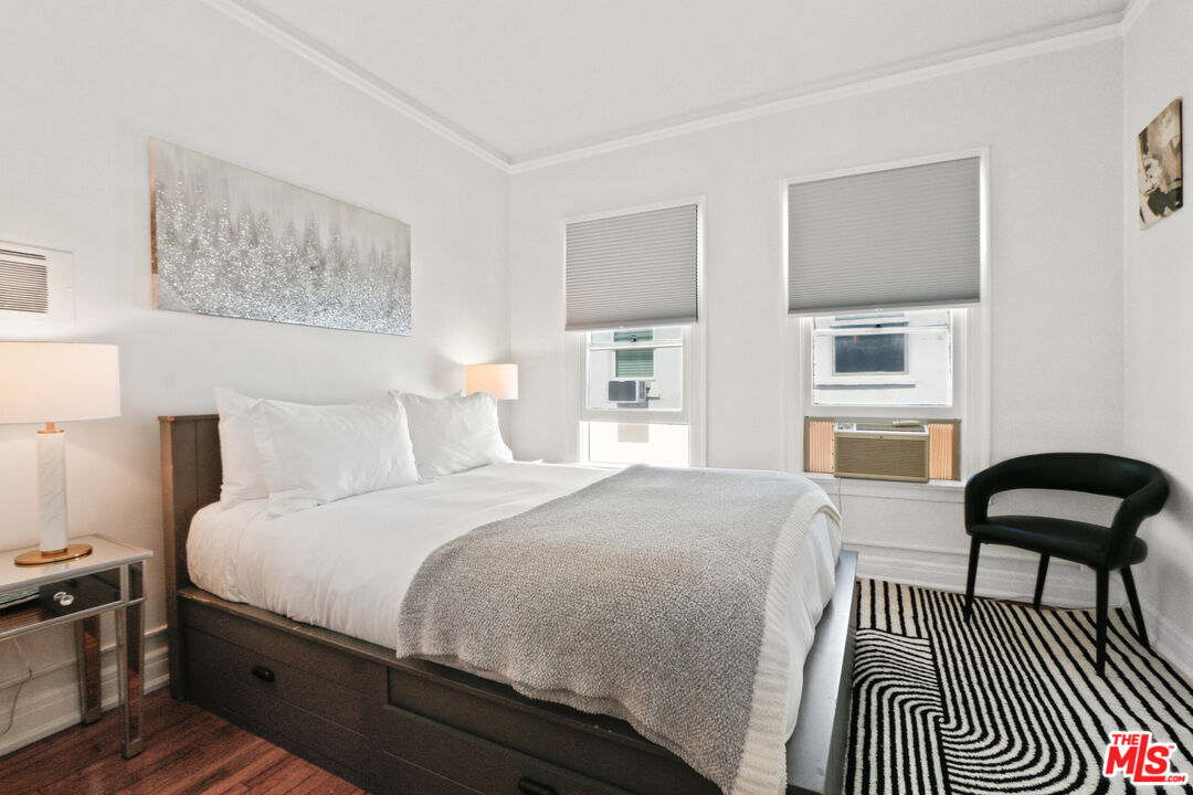 444 N Orange Grove AVE Unit: 444 1/2