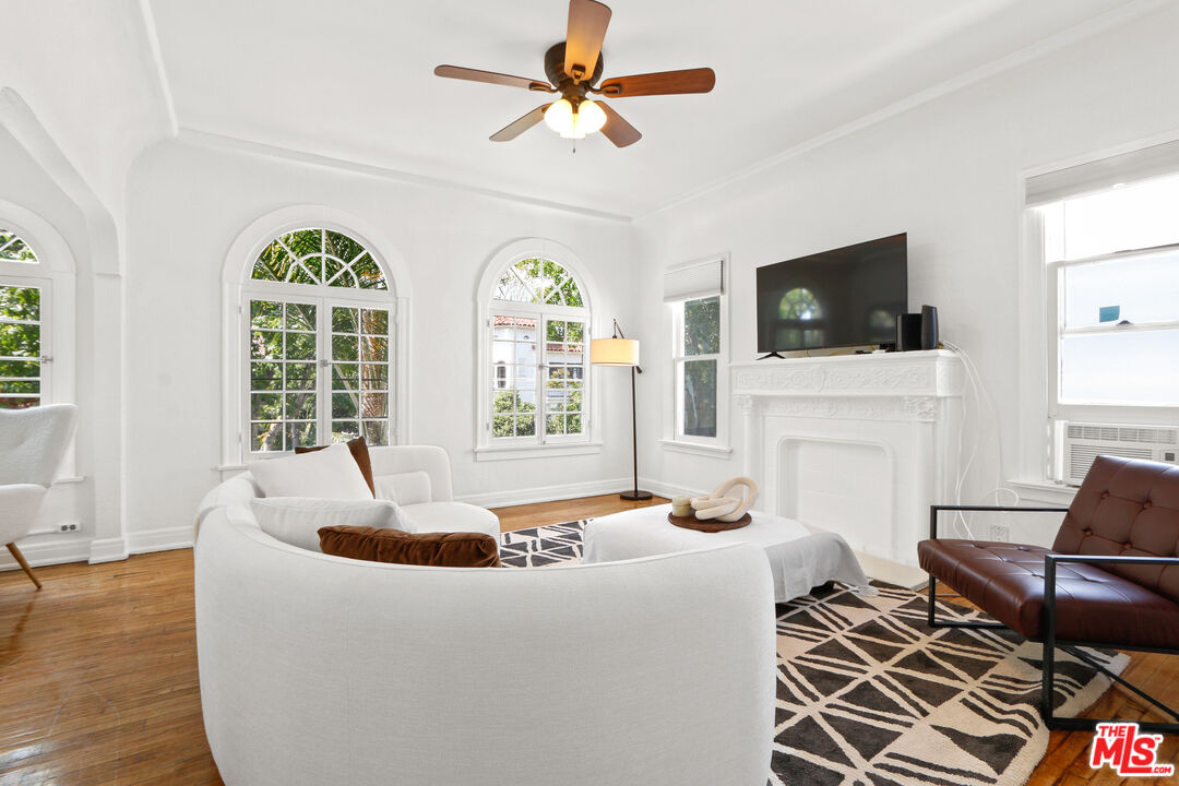 444 N Orange Grove AVE Unit: 444 1/2