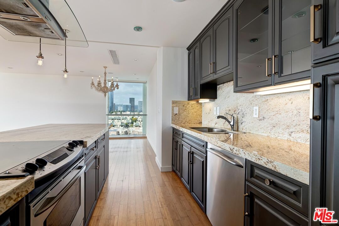 2222 Avenue Of The Stars Unit: 1102