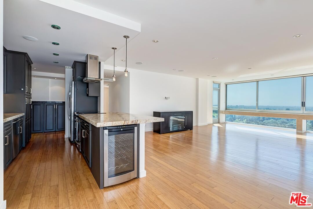 2222 Avenue Of The Stars Unit: 1102