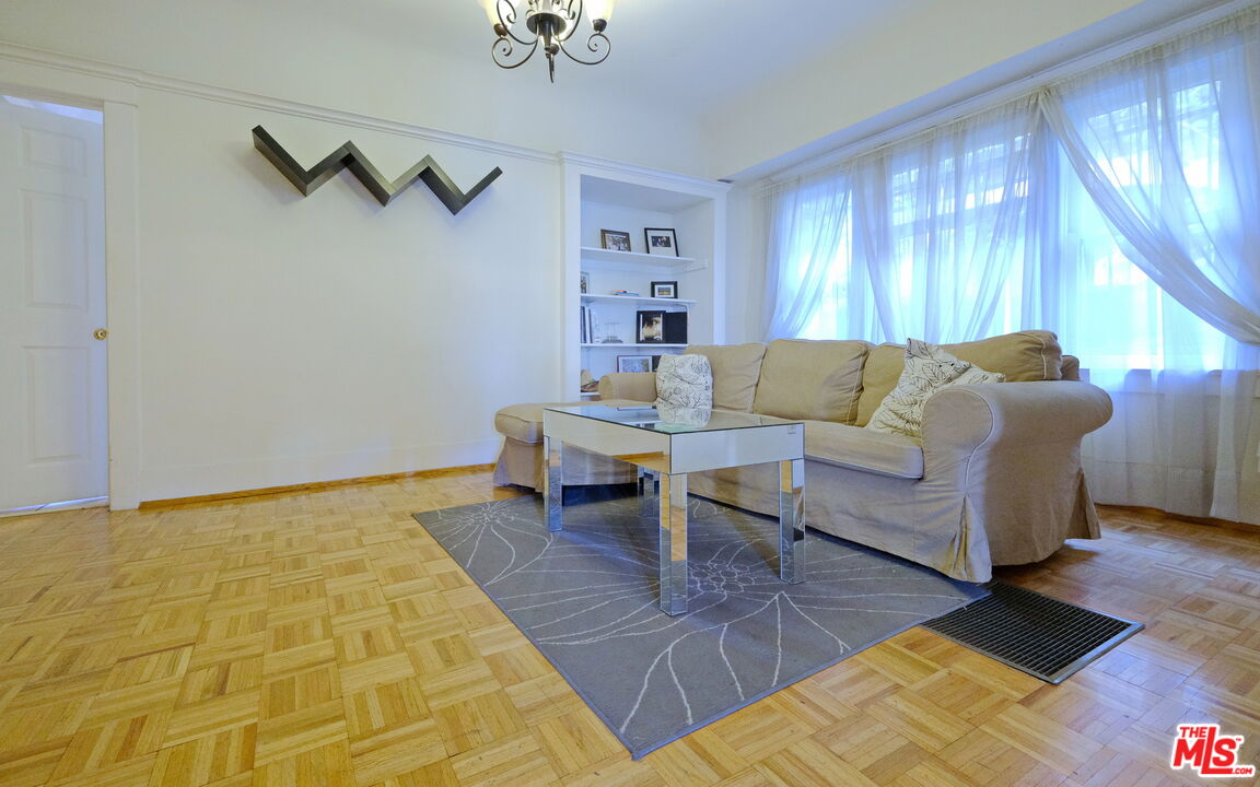 1616 W 24th St