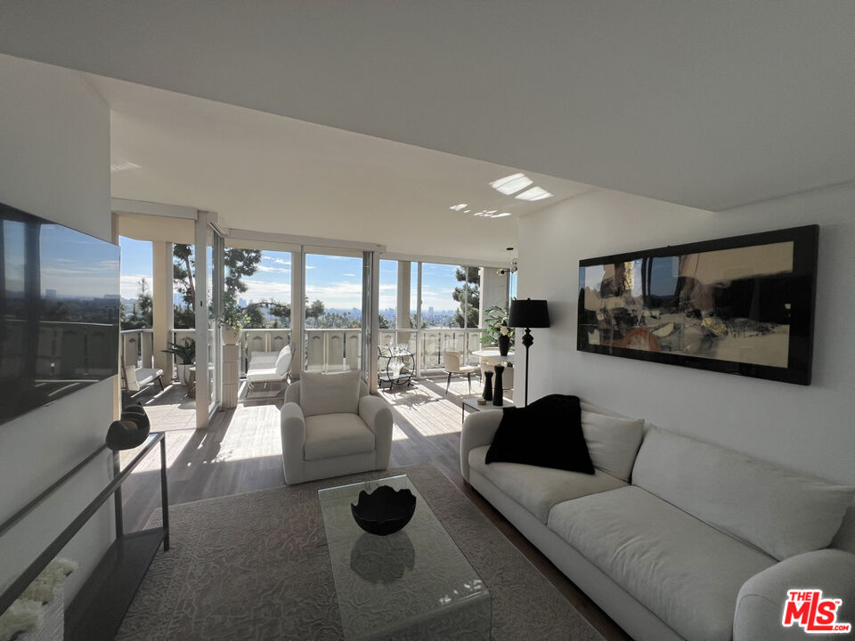 4455 Los Feliz Blvd Unit: 703