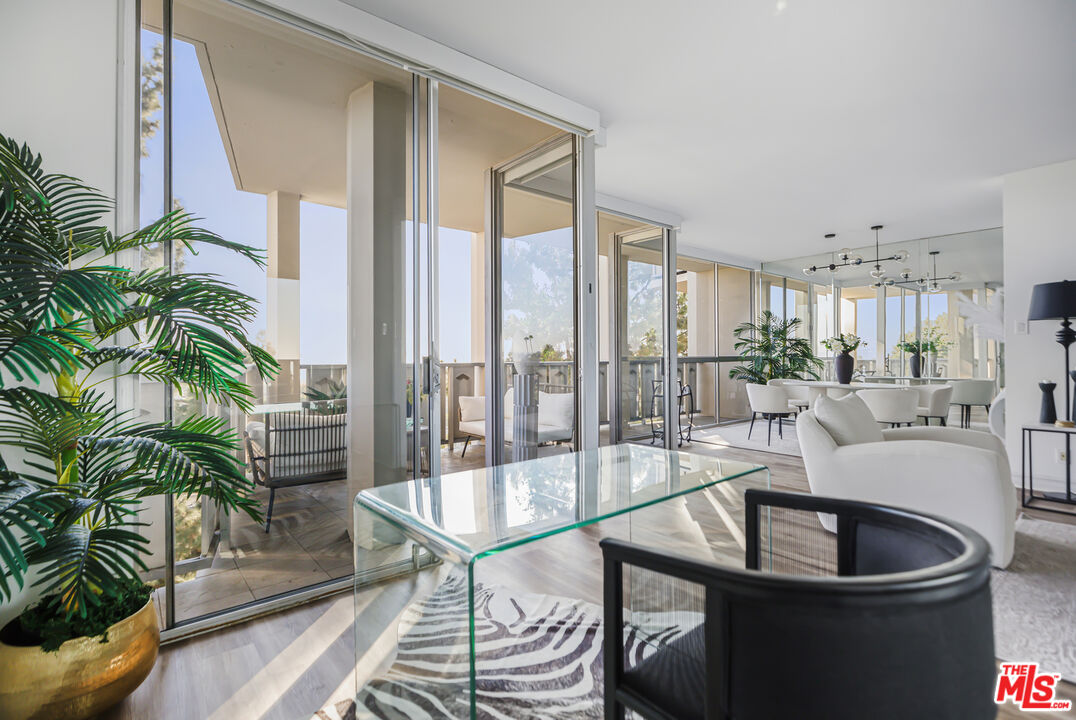 4455 Los Feliz Blvd Unit: 703