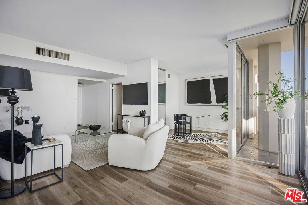 4455 Los Feliz Blvd Unit: 703