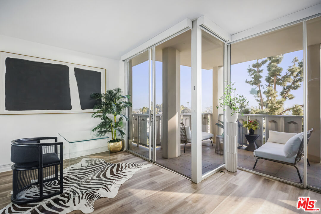 4455 Los Feliz Blvd Unit: 703