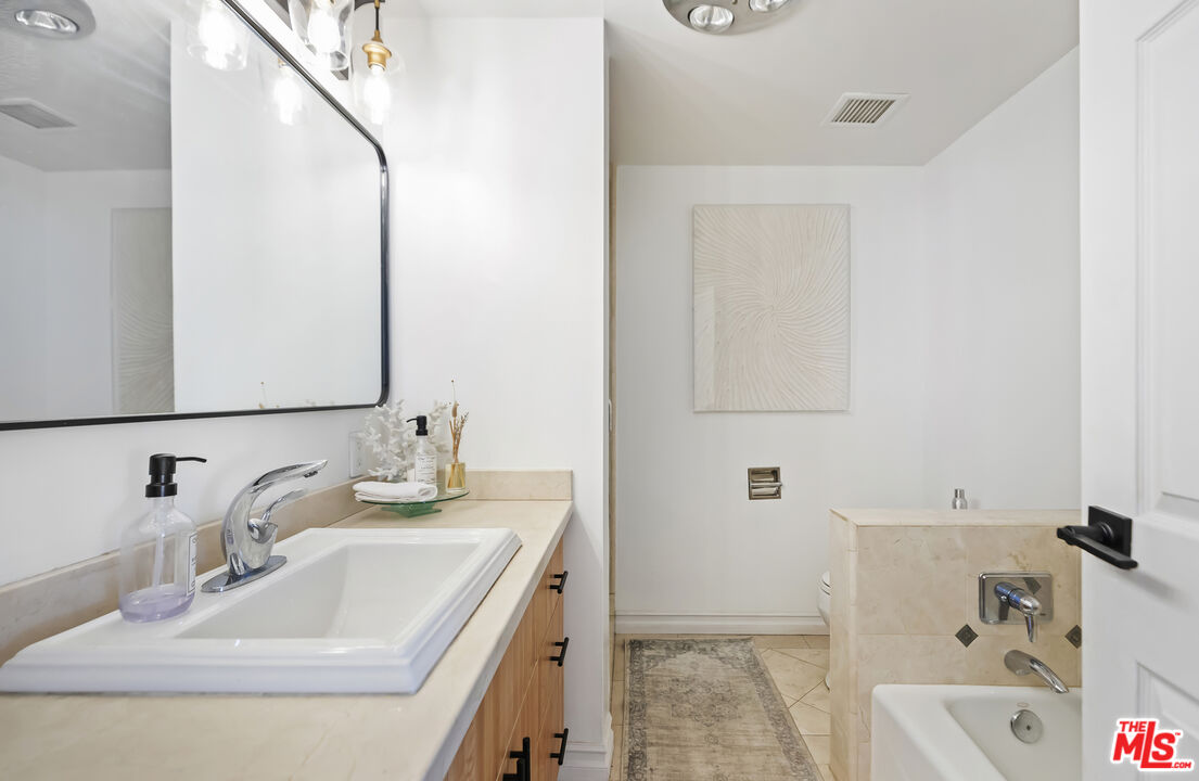 4455 Los Feliz Blvd Unit: 703