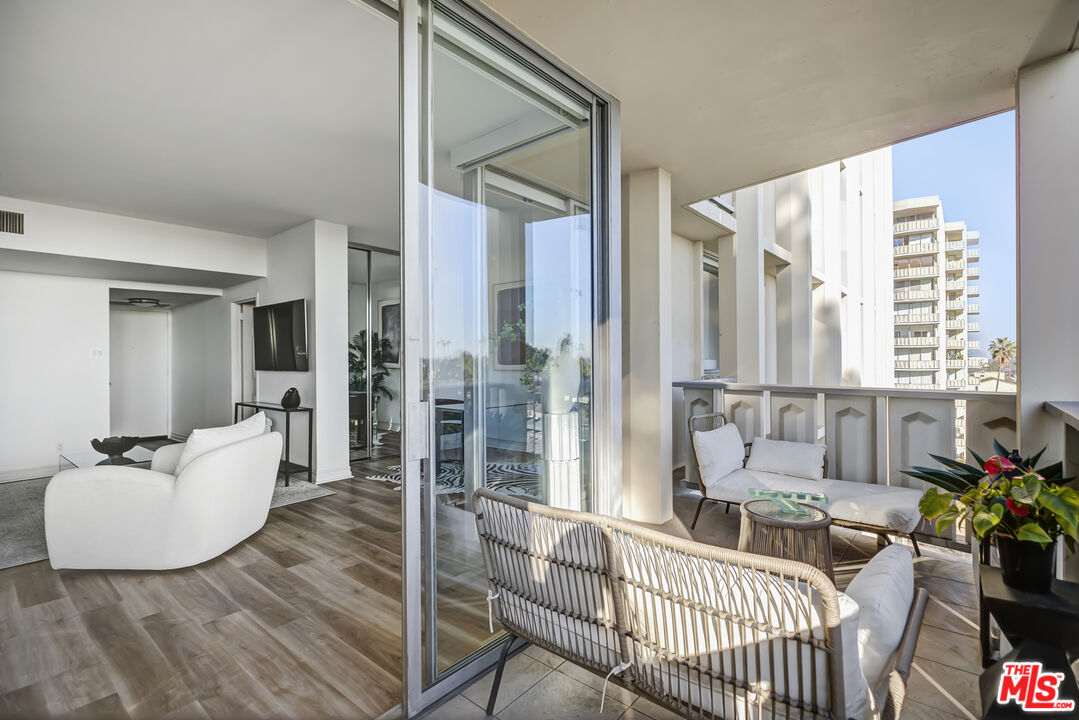 4455 Los Feliz Blvd Unit: 703