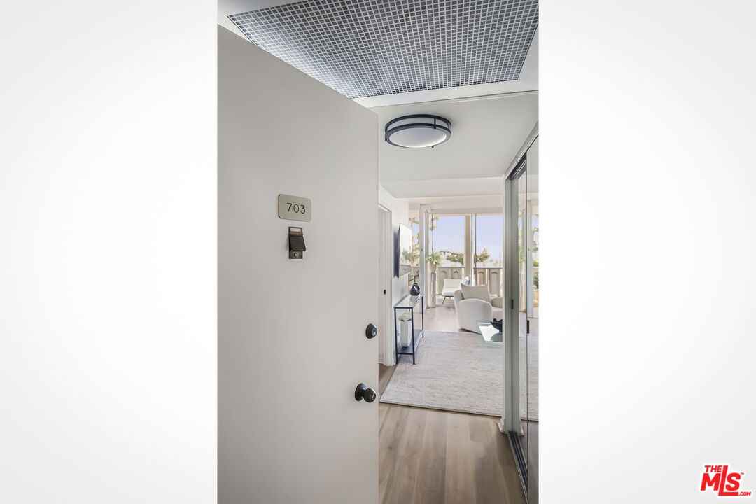 4455 Los Feliz Blvd Unit: 703