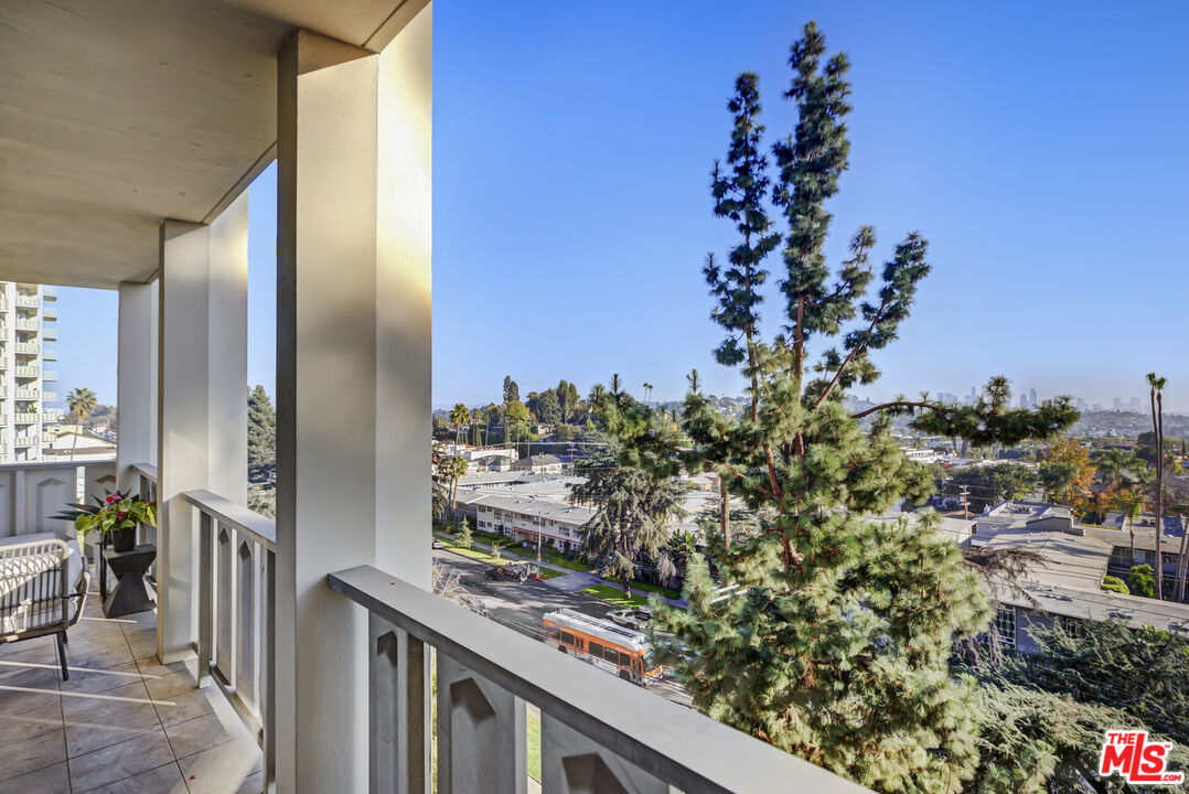 4455 Los Feliz Blvd Unit: 703