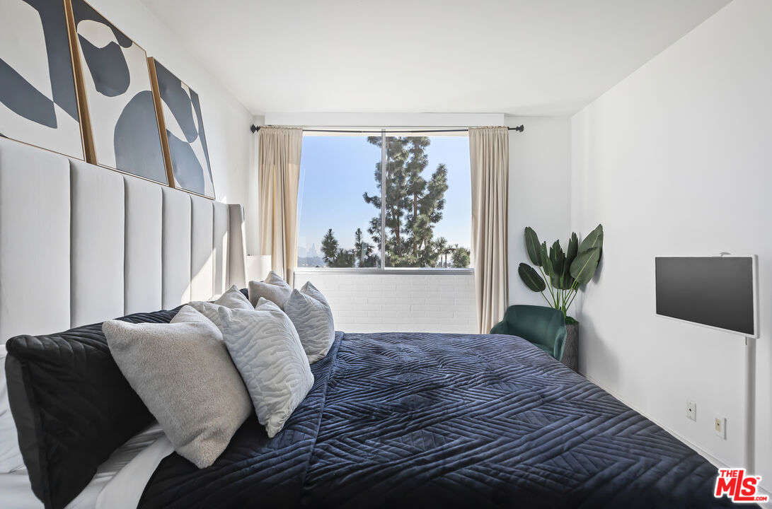 4455 Los Feliz Blvd Unit: 703