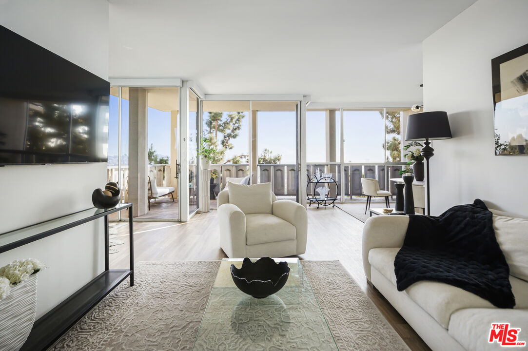 4455 Los Feliz Blvd Unit: 703