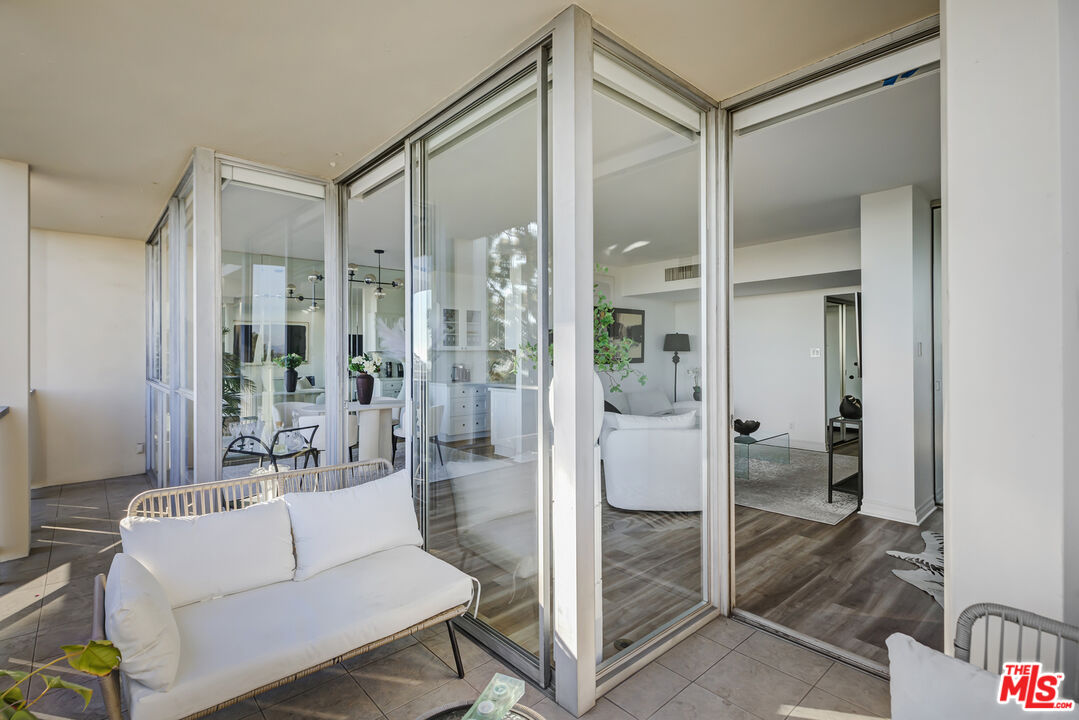 4455 Los Feliz Blvd Unit: 703