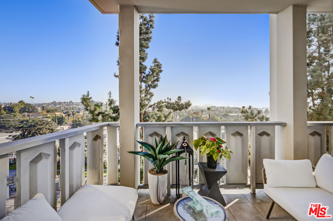 4455 Los Feliz Blvd Unit: 703