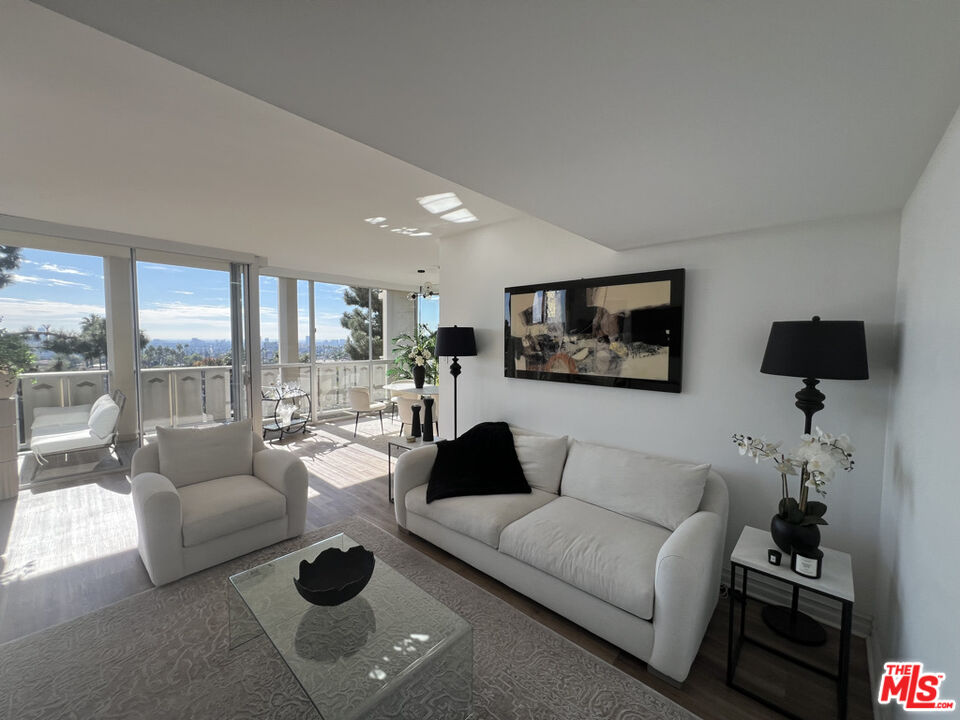 4455 Los Feliz Blvd Unit: 703