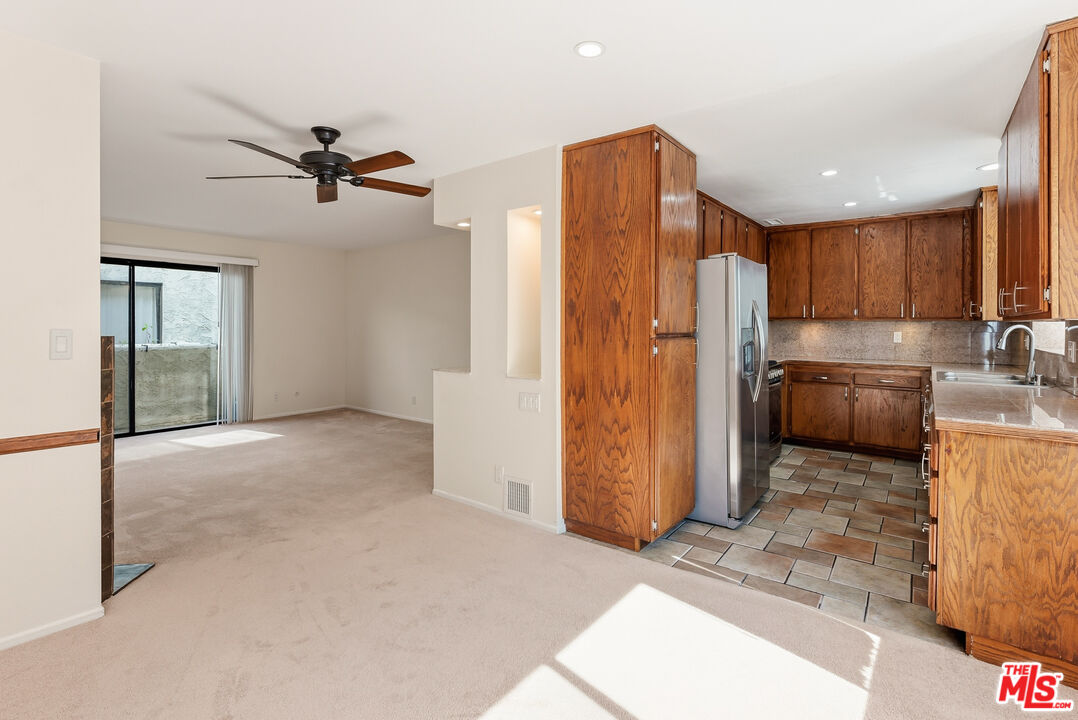 11643 Chandler Blvd Unit: 111