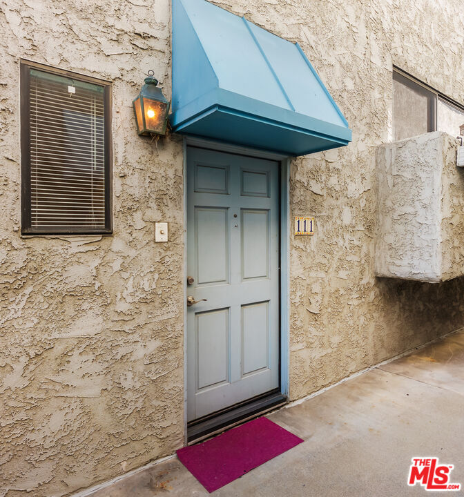 11643 Chandler Blvd Unit: 111