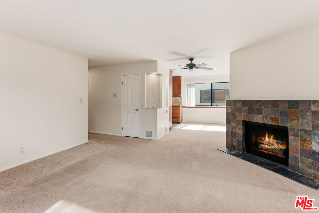 11643 Chandler Blvd Unit: 111