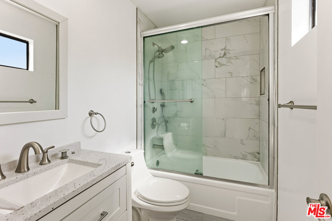 11643 Chandler Blvd Unit: 111