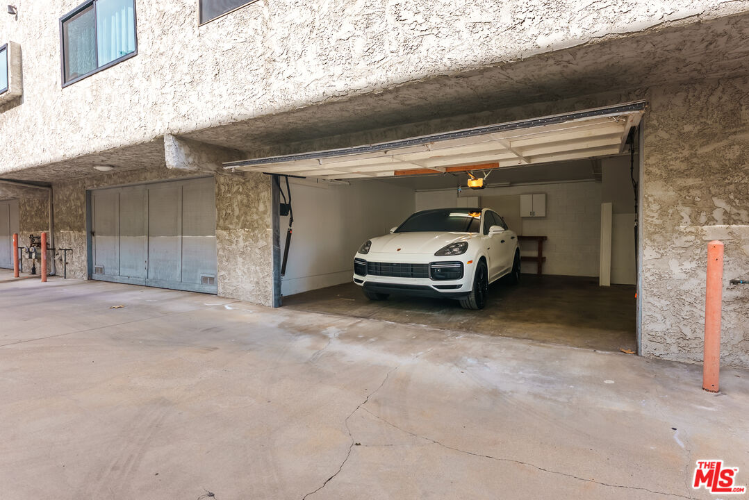 11643 Chandler Blvd Unit: 111