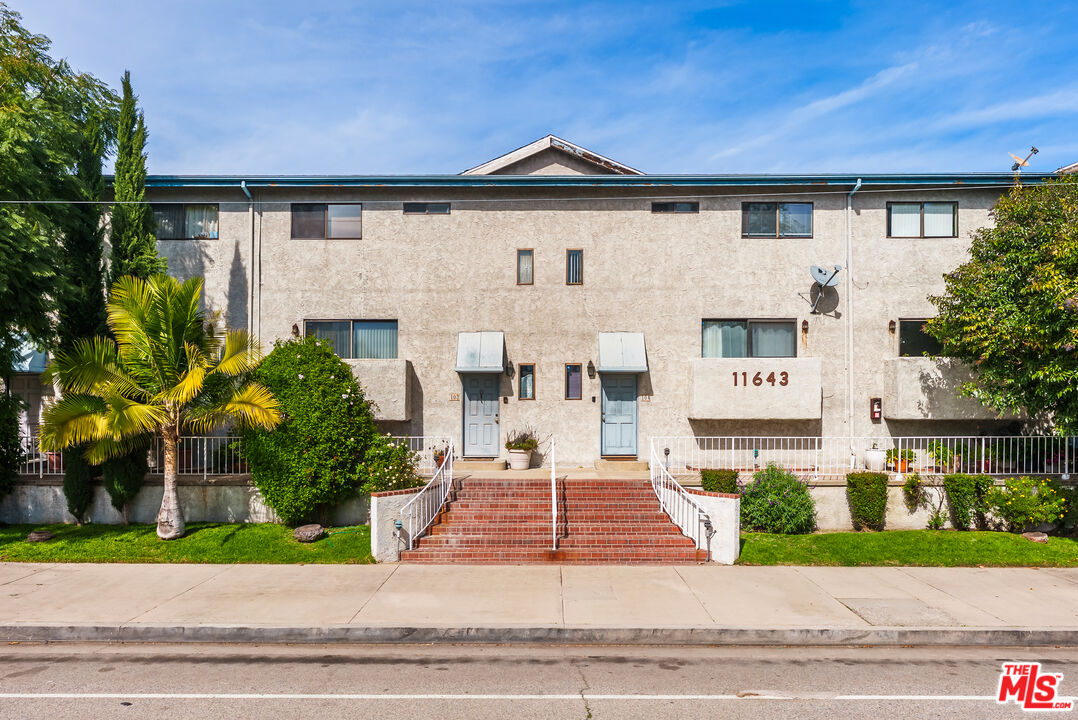 11643 Chandler Blvd Unit: 111
