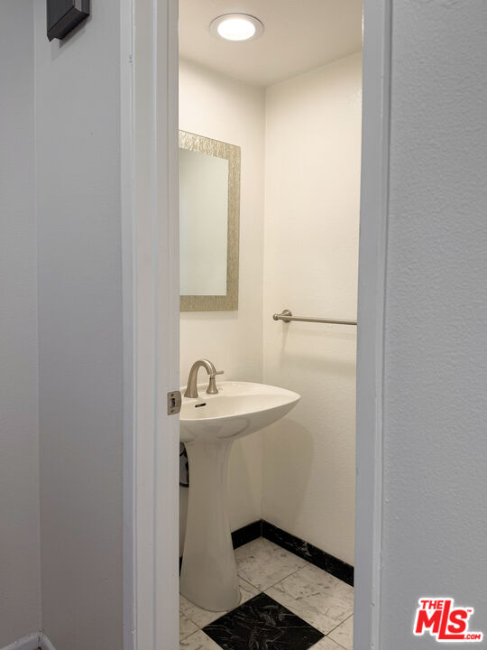 11643 Chandler Blvd Unit: 111