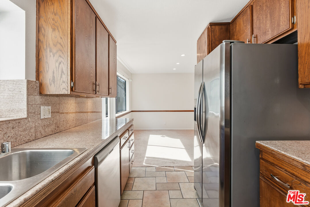 11643 Chandler Blvd Unit: 111