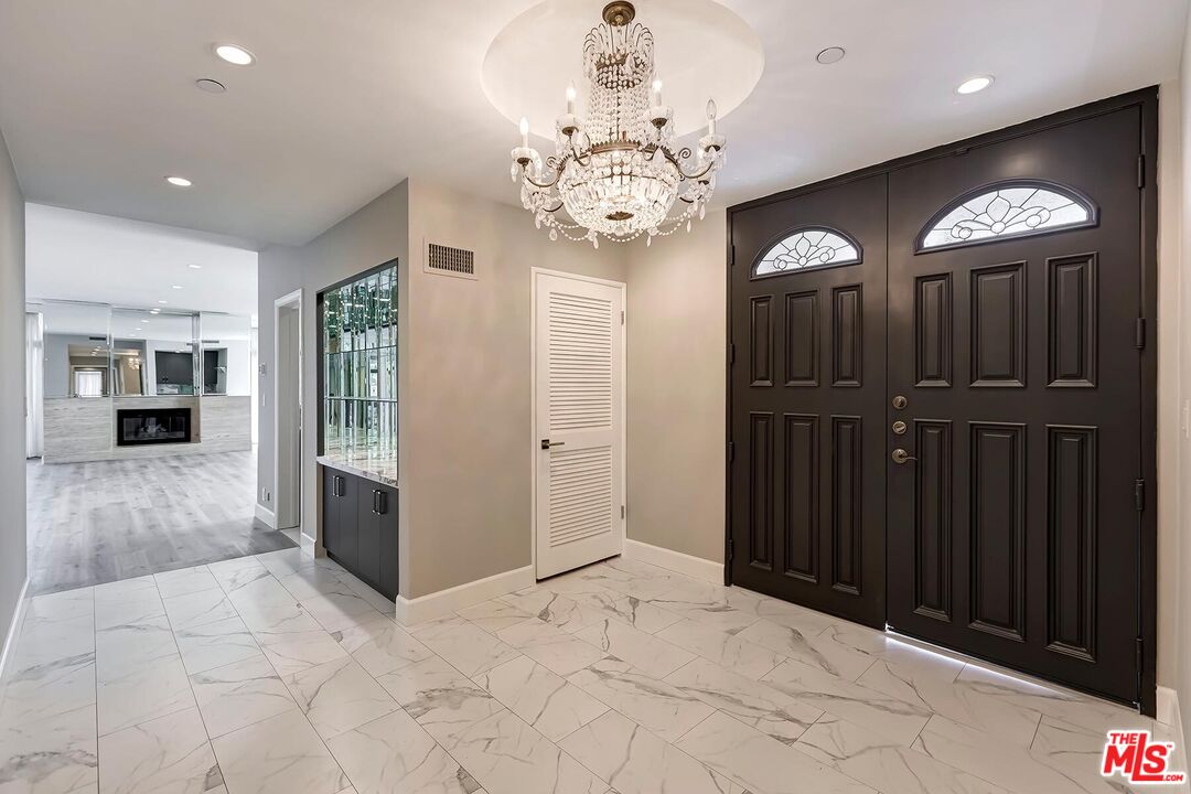 323 N Palm Dr Unit: 3