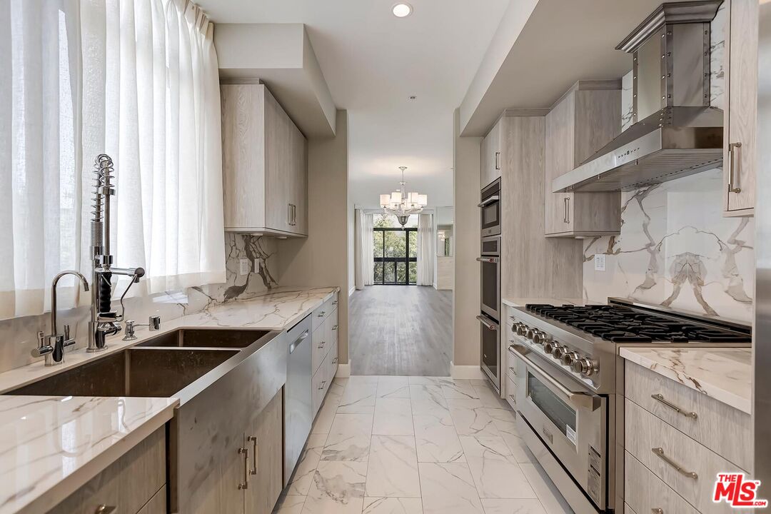 323 N Palm Dr Unit: 3