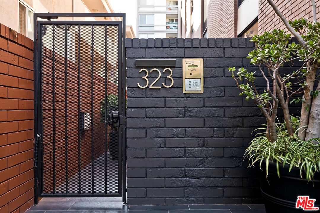 323 N Palm Dr Unit: 3