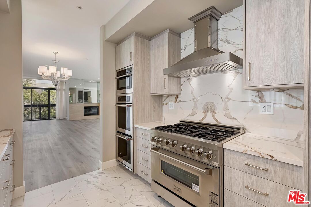 323 N Palm Dr Unit: 3