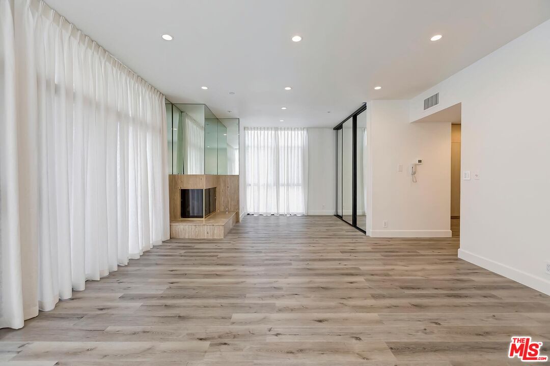 323 N Palm Dr Unit: 3