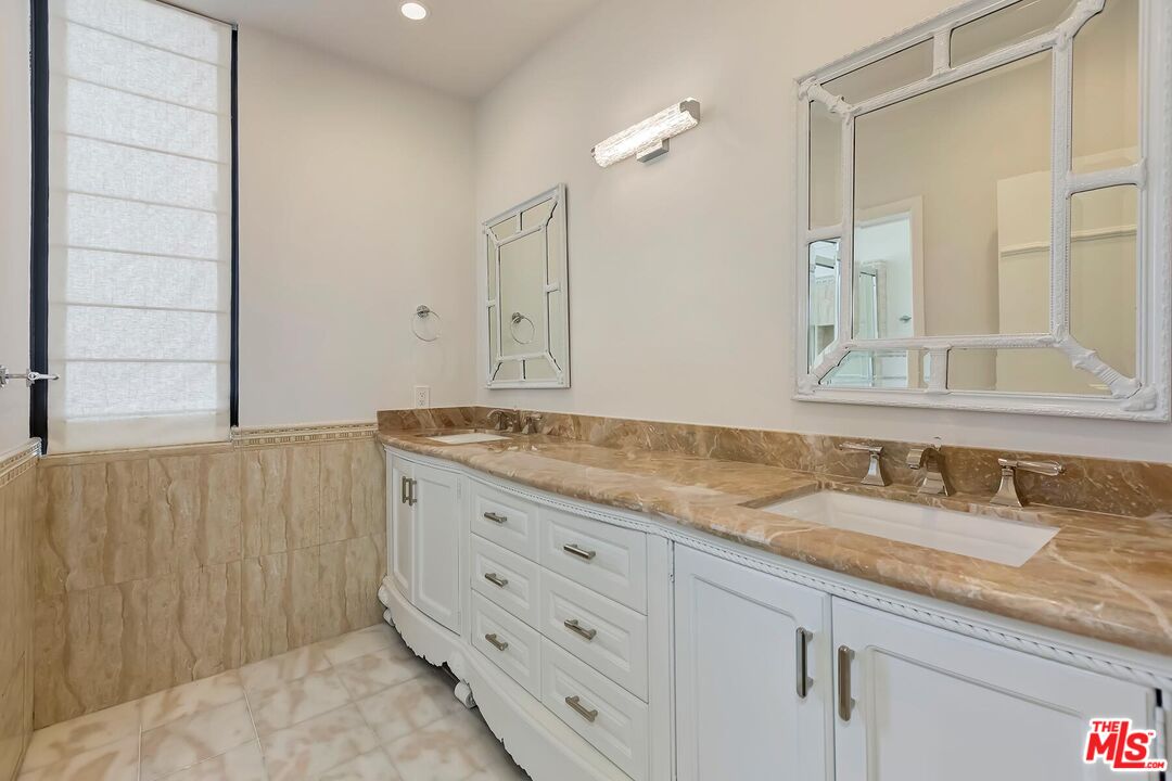 323 N Palm Dr Unit: 3