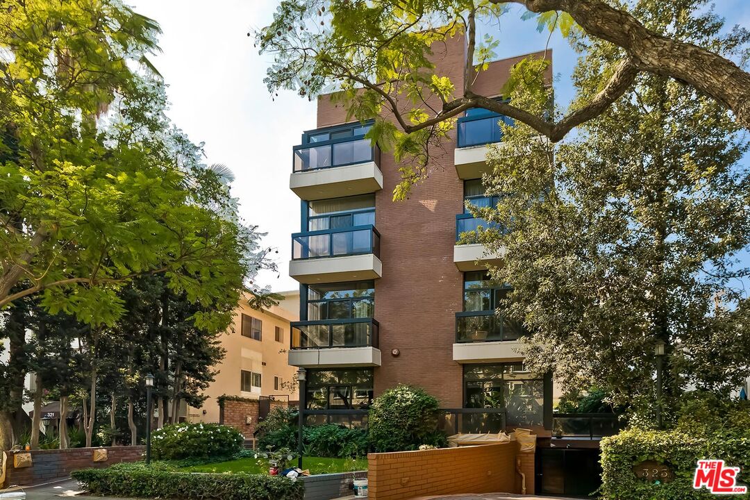 323 N Palm Dr Unit: 3