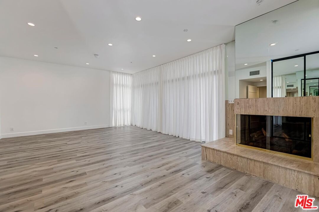 323 N Palm Dr Unit: 3