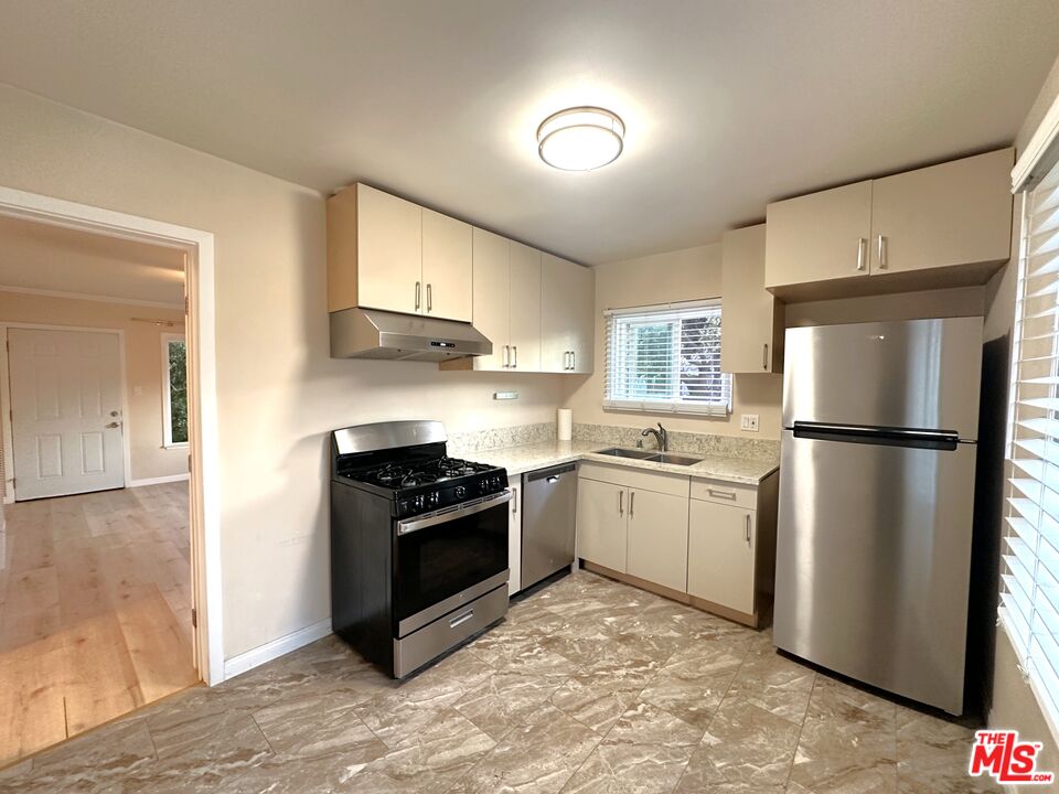 2027 Euclid St Unit: A