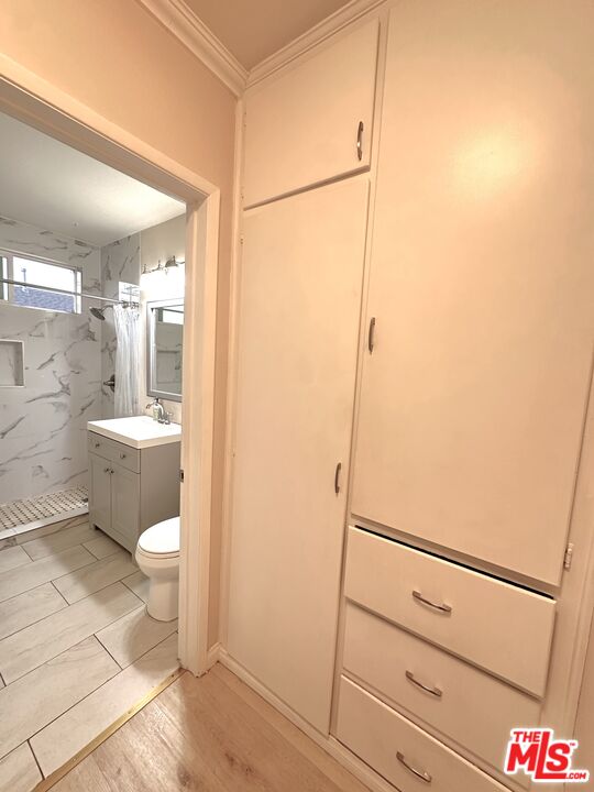 2027 Euclid St Unit: A