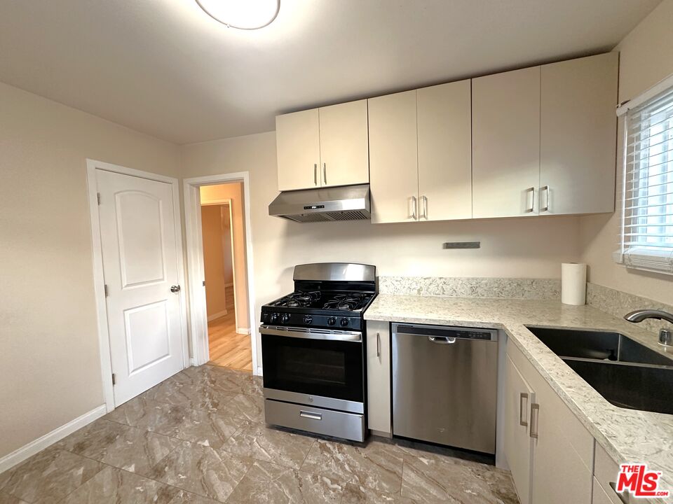 2027 Euclid St Unit: A