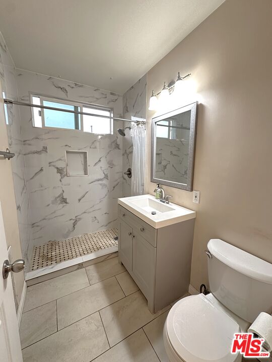 2027 Euclid St Unit: A