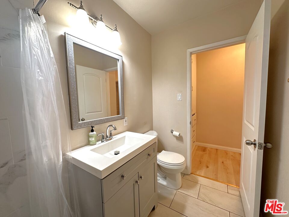 2027 Euclid St Unit: A