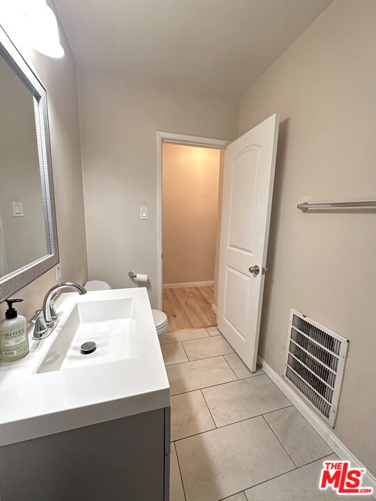 2027 Euclid St Unit: A