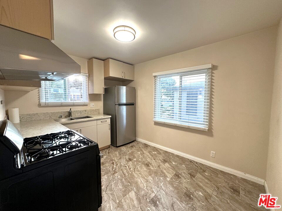 2027 Euclid St Unit: A