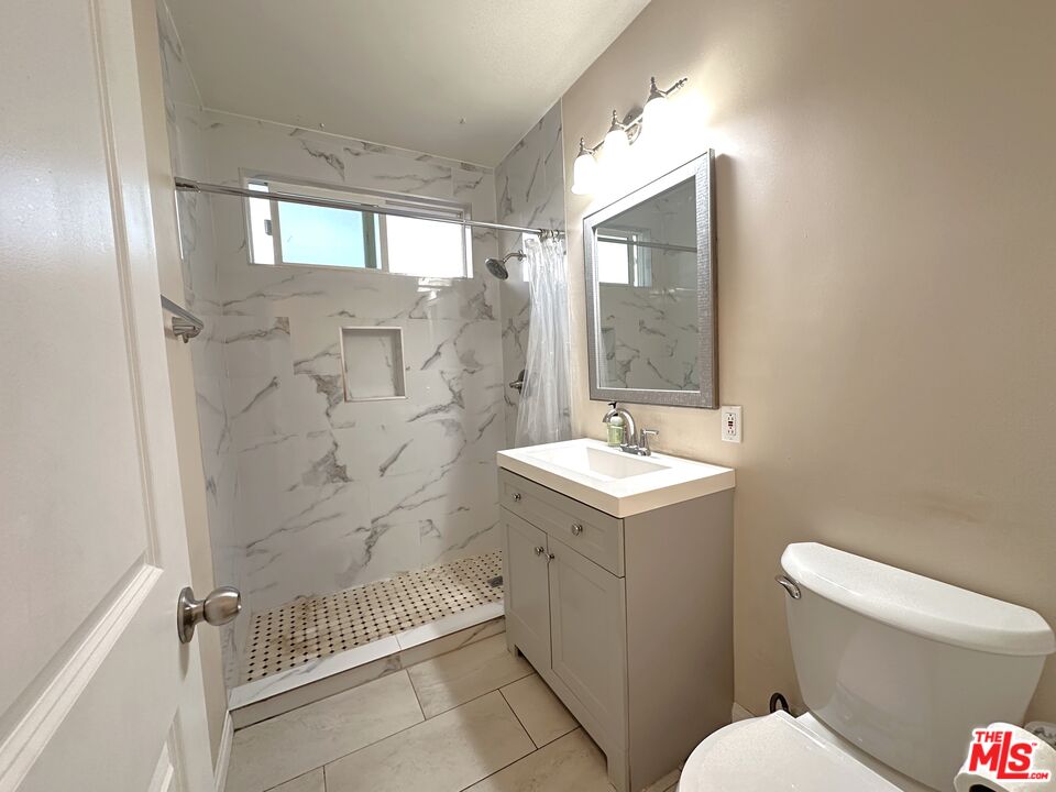 2027 Euclid St Unit: A