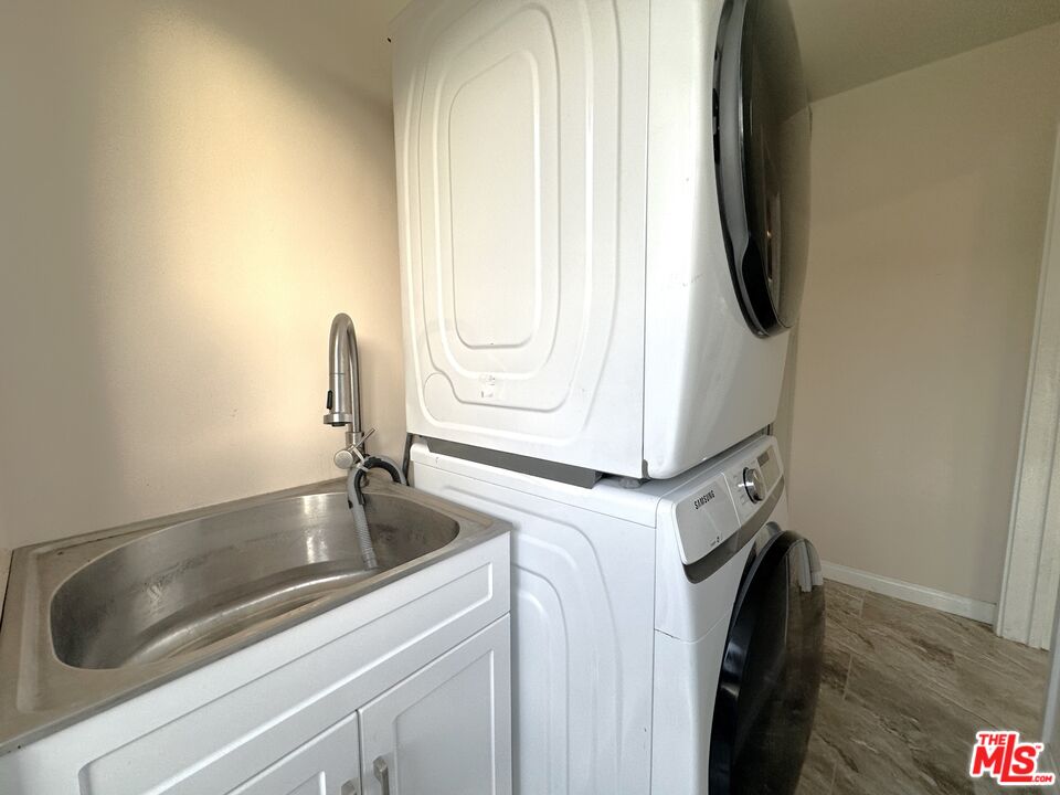 2027 Euclid St Unit: A