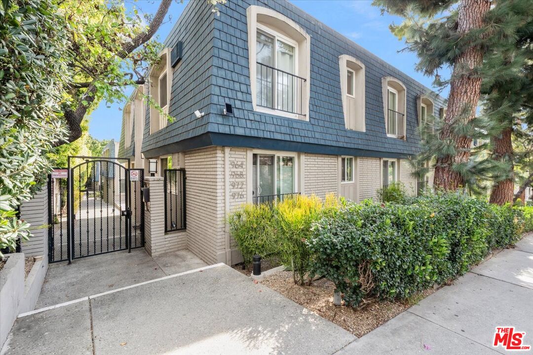 968 Larrabee St Unit: 210